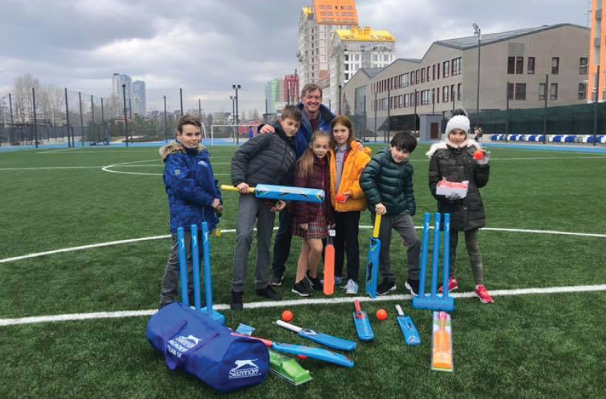  Kobus Olivier trains Cricket in Ukrainian schools for Ukrainian kids